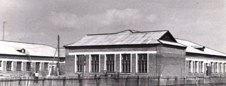 Здание школы. 1969 год